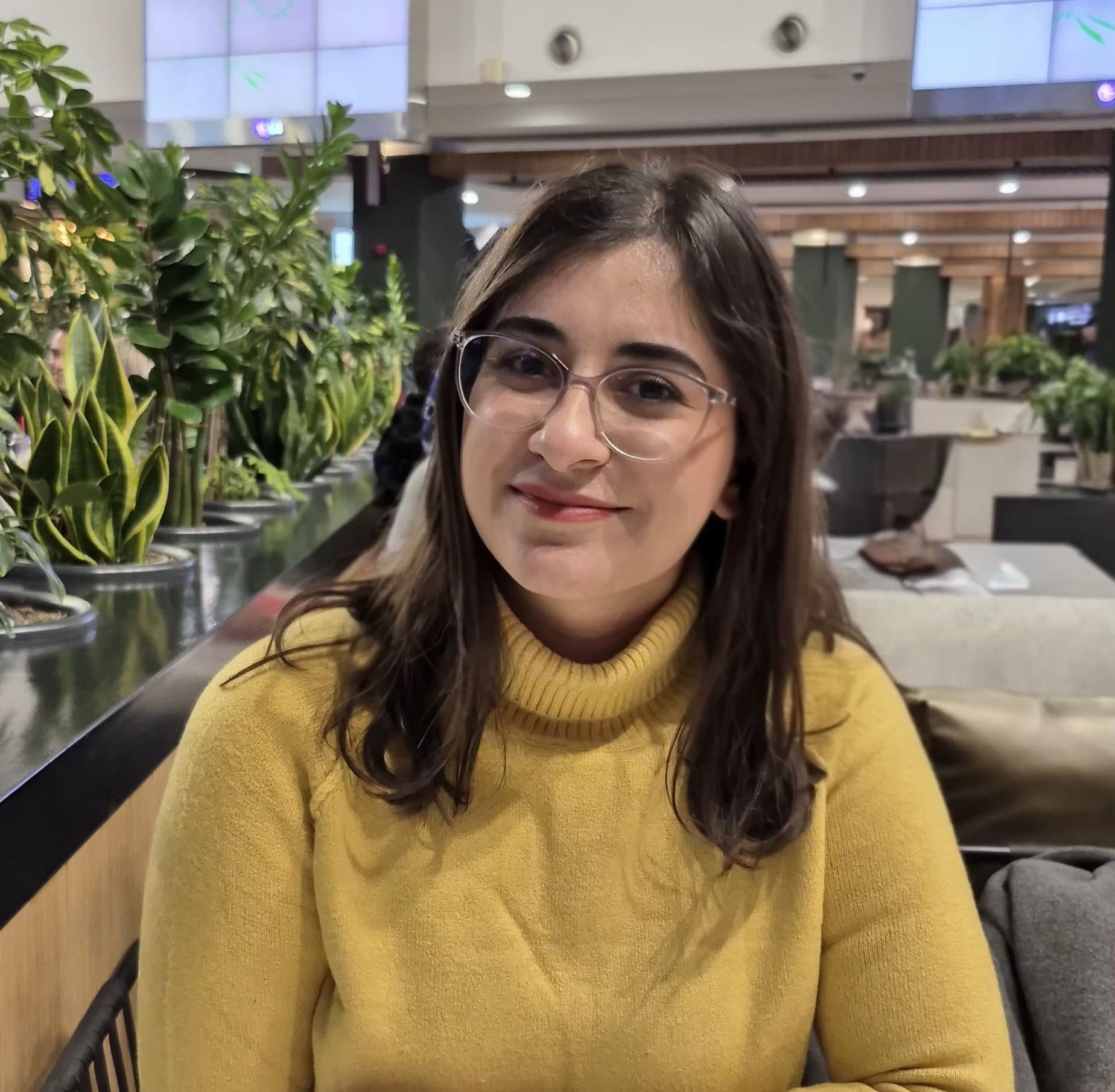 Portrait of Zoha Moradi